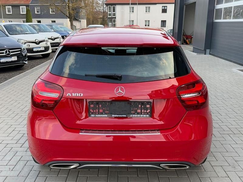 Gebraucht Mercedes A180 122 PS (89 kW) 2016 Rot Limousine