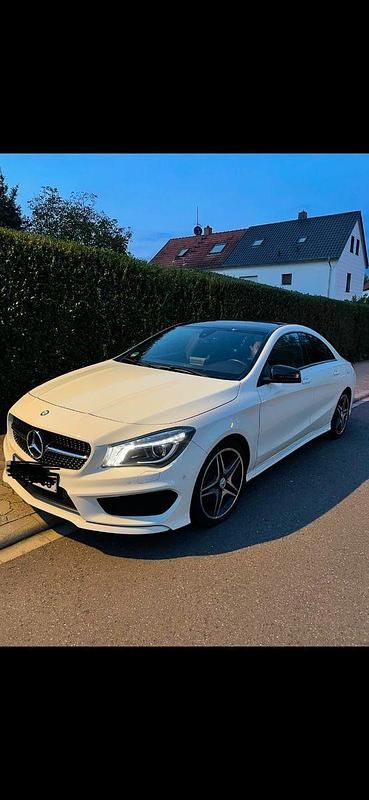 Weiß Gebraucht 2015 Mercedes CLA200 Style Coupé | 16.400 € (Fairer Preis) - Bild 1/4