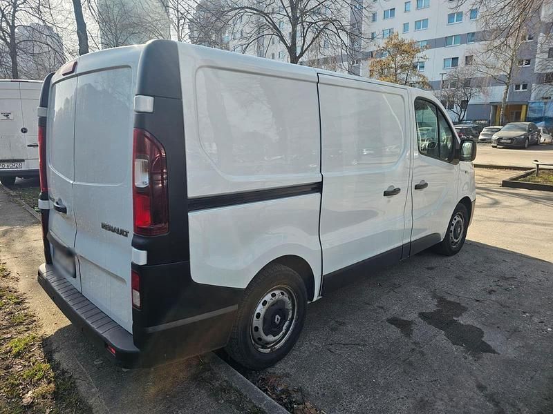 Second-hand Renault Trafic 95 CP (69 kW) 2016 Alb Monovolum