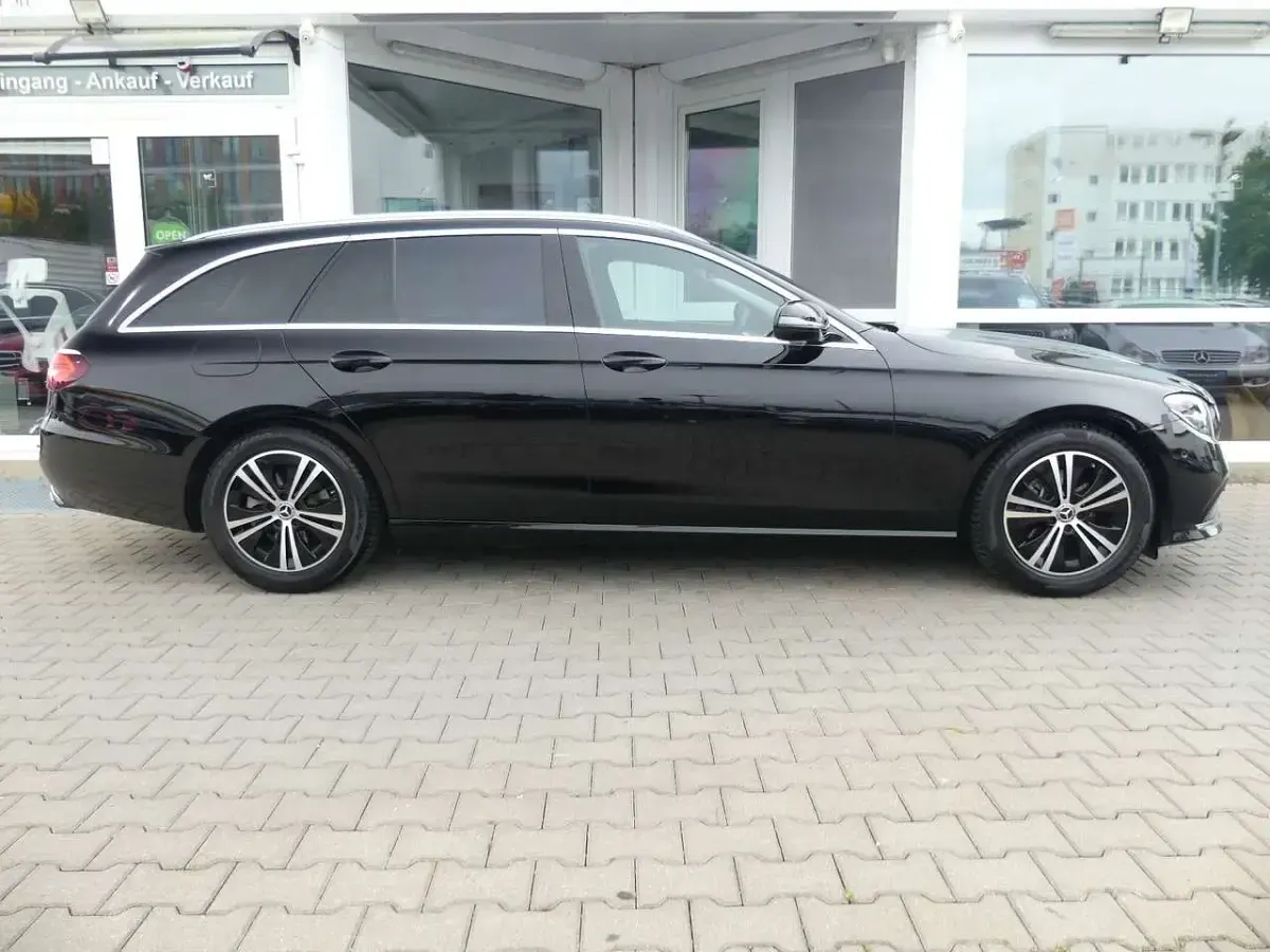 Gebraucht Mercedes E220 Avantgarde 200 PS (147 kW) 2023 Schwarz  unilack Kombi