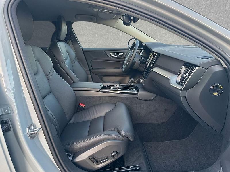 Gebraucht Volvo V60 Plus 349 PS (256 kW) 2025 Vapour grey Kombi