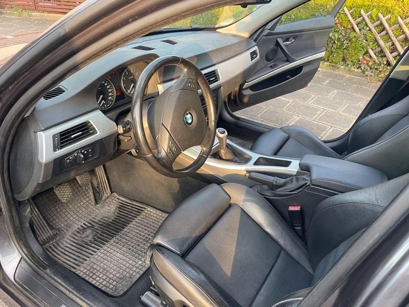 Gebraucht BMW 320 150 PS (110 kW) 2005 Grau Limousine