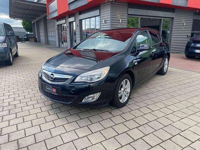 Gebraucht Opel Astra Edition 120 PS (88 kW) 2012 Graphitschwarz/carbon Kleinwagen