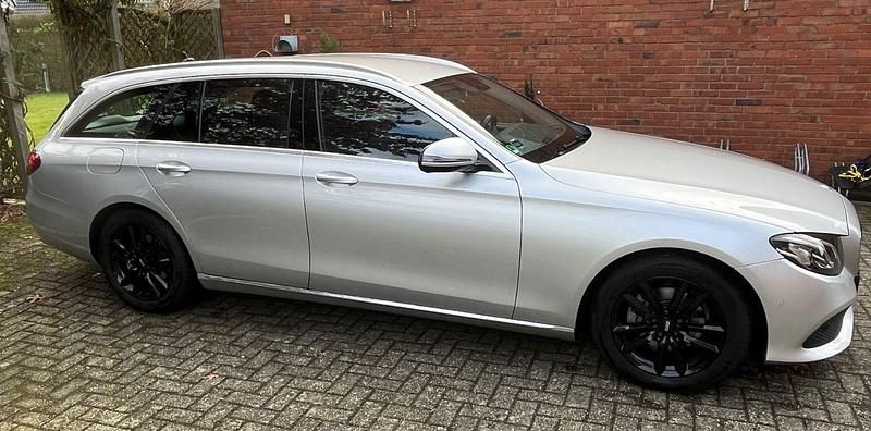 Gebraucht Mercedes E220 Avantgarde 194 PS (142 kW) 2017 Silber Kombi