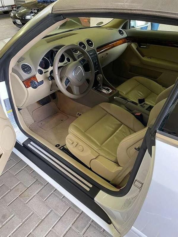 Weiß Gebraucht 2008 Audi A4 Cabriolet S-Line Cabrio | 11.100 € (Fairer Preis) - Bild 1/4