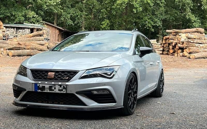 Silber Gebraucht 2017 Cupra Leon Limousine | 22.000 € (Fairer Preis) - Bild 1/4