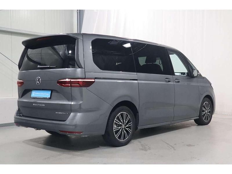Gebraucht VW Multivan Basis 245 PS (180 kW) 2025 Grau Van