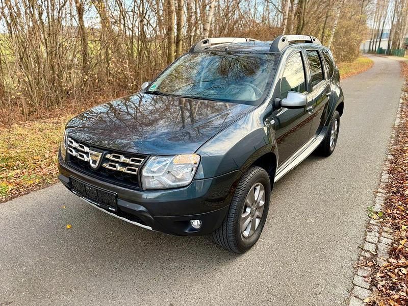 Grau Gebraucht 2015 Dacia Duster Lauréate SUV | 9.399 € (Fairer Preis) - Bild 1/4