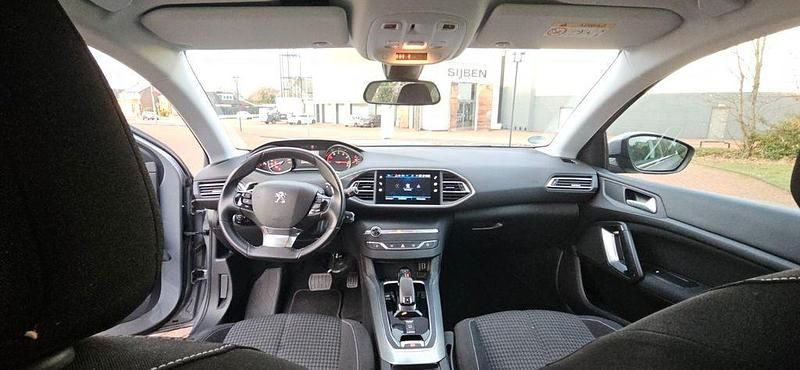 Silber Gebraucht 2021 Peugeot 308 Active Kombi | 16.800 € (Fairer Preis) - Bild 1/1