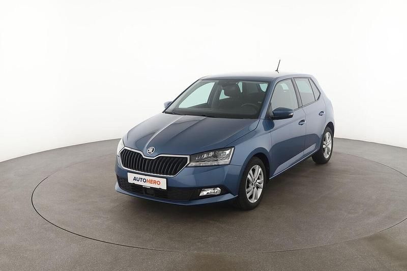 Blau Gebraucht 2021 Skoda Fabia Style Limousine | 14.630 € (Fairer Preis) - Bild 1/3