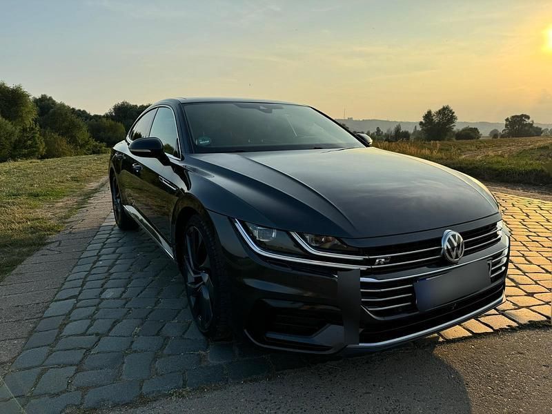 Grau Gebraucht 2017 VW Arteon R-line Limousine | 23.790 € (Etwas zu teuer) - Bild 1/4