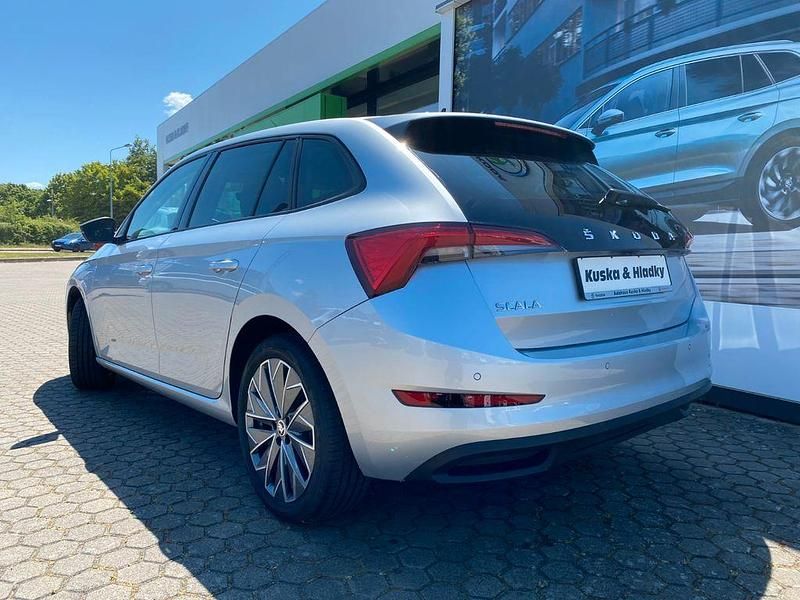 Gebraucht Skoda Scala Tour 110 PS (80 kW) 2022 Silber metallic Kleinwagen