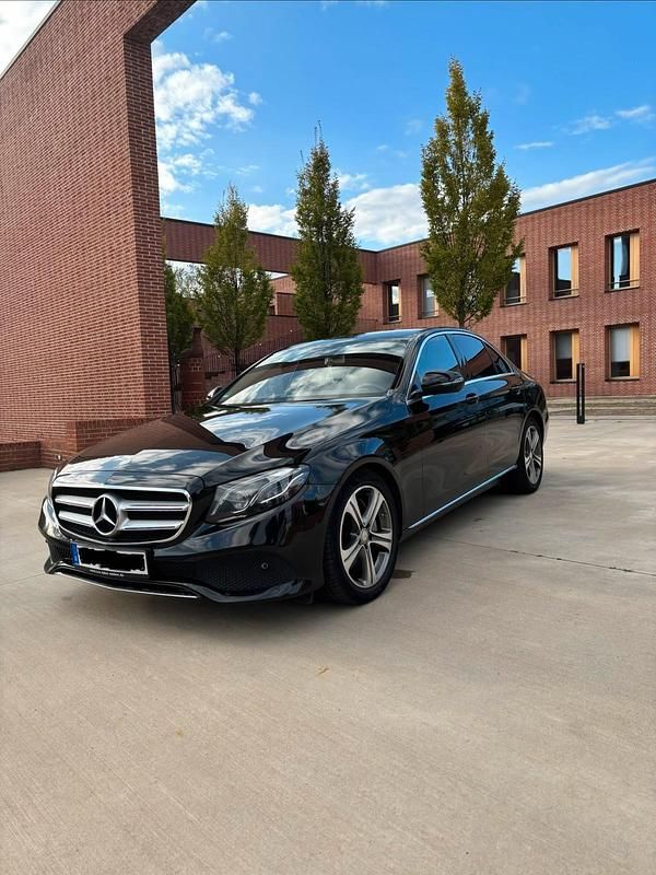 Gebraucht Mercedes E220 194 PS (142 kW) 2017 Schwarz Limousine