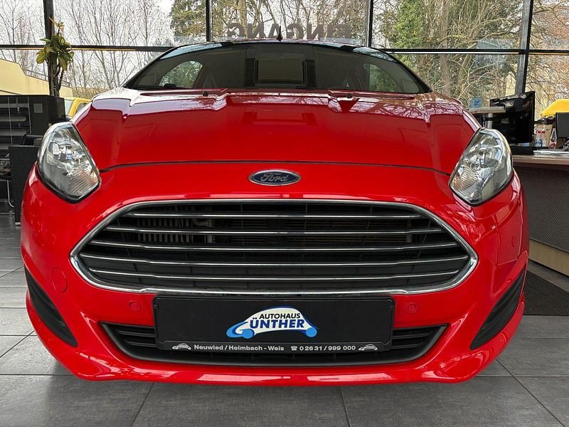 Gebraucht Ford Fiesta 101 PS (74 kW) 2013 Rot Kleinwagen