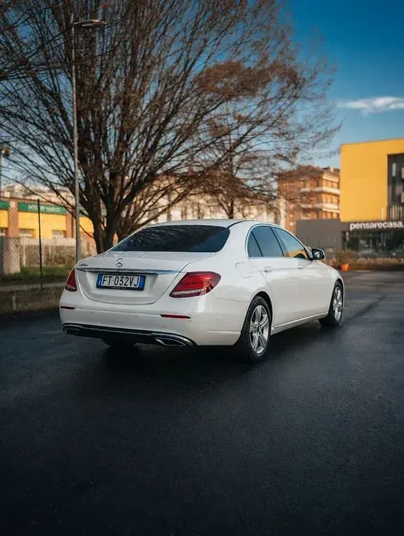 Gebraucht Mercedes E200 150 PS (110 kW) 2017 Weiß Limousine