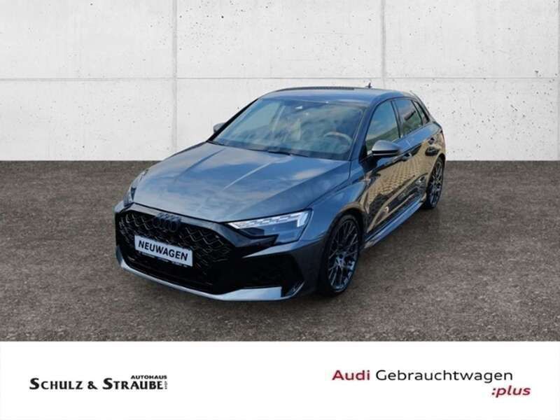 Daytonagrau perleffekt Gebraucht 2025 Audi RS3 Sportback Ambiente Kleinwagen | 67.900 € (Teuer) - Bild 1/4