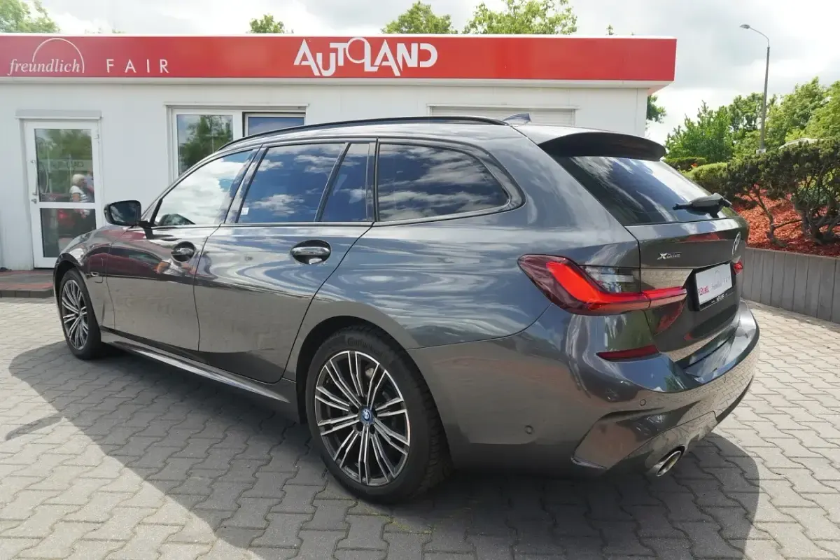 Gebraucht BMW 330e M Sport 292 PS (214 kW) 2022 Grau Limousine