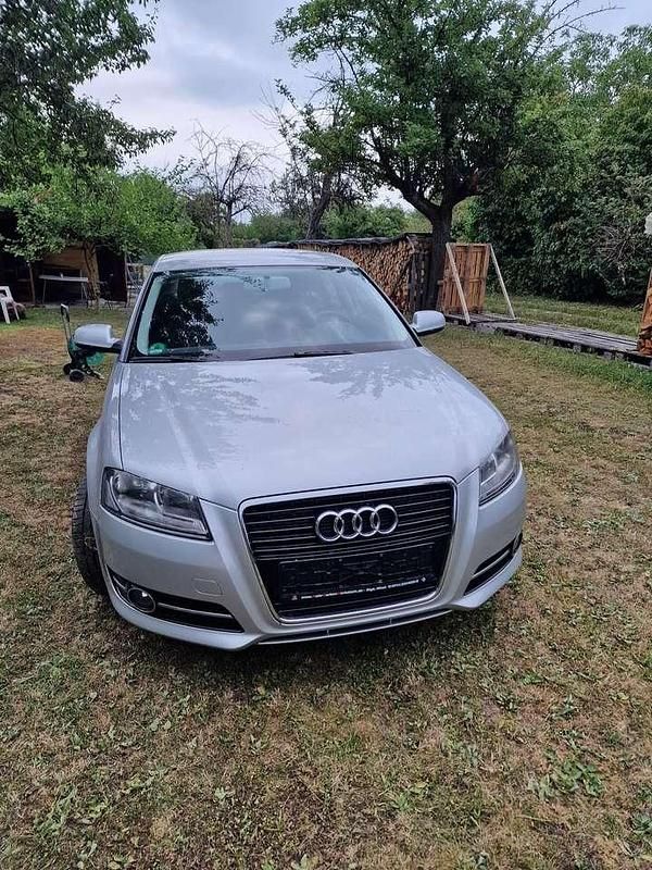 Grau Gebraucht 2010 Audi A3 Limousine | 10.750 € (Teuer) - Bild 1/4