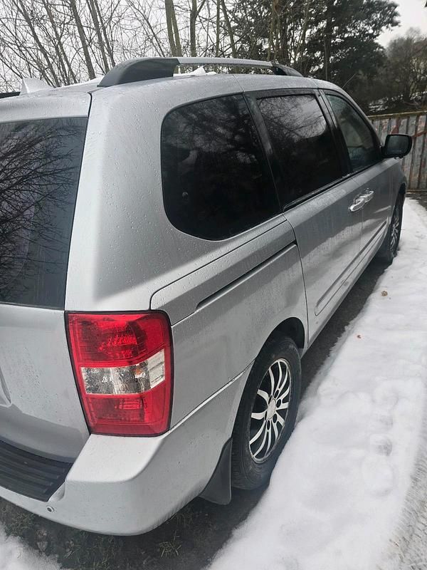 Gebraucht Kia Carnival 195 PS (143 kW) 2011 Grau Van / Kleinbus