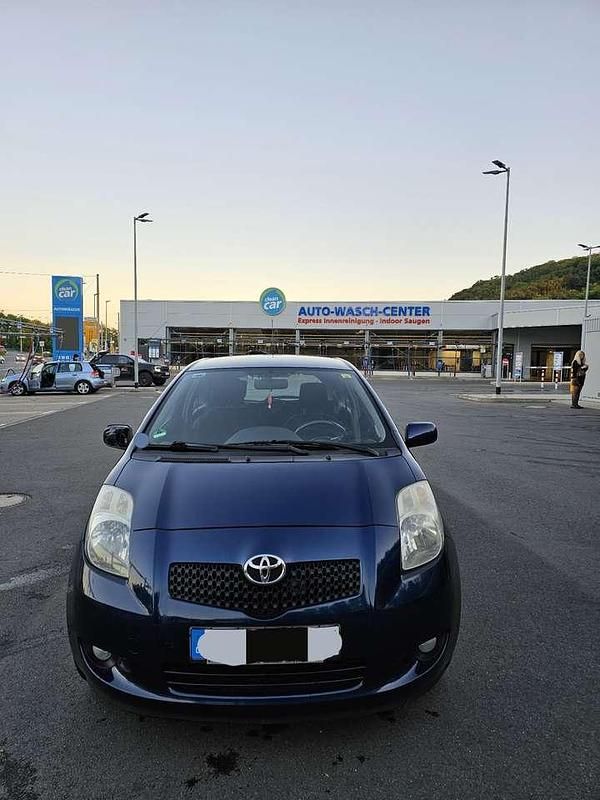 Blau Gebraucht 2007 Toyota Yaris Cool Limousine | 1.900 € (Fairer Preis) - Bild 1/4