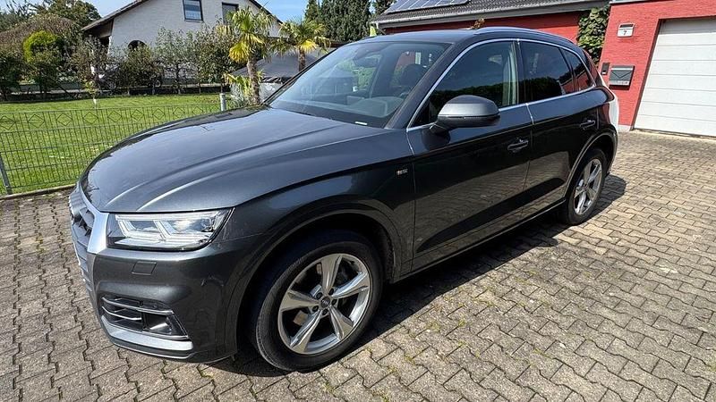 Grau Gebraucht 2019 Audi Q5 S-Line SUV | 30.900 € (Fairer Preis) - Bild 1/4