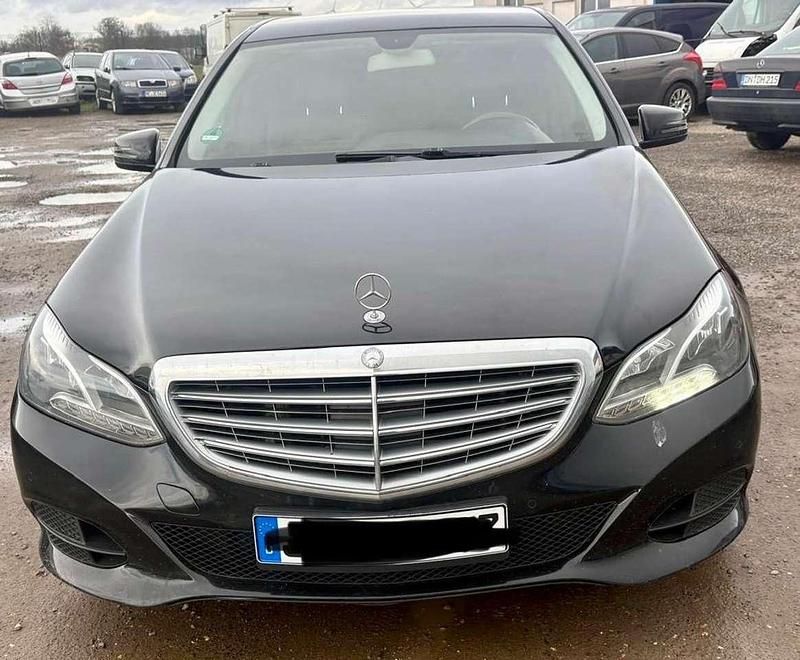 Gebraucht Mercedes E200 Elegance 136 PS (100 kW) 2015 Schwarz Limousine