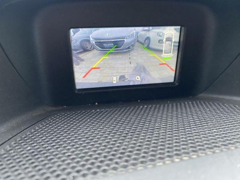 Gebraucht Ford Transit 131 PS (96 kW) 2017 Weiß Van / Kleinbus