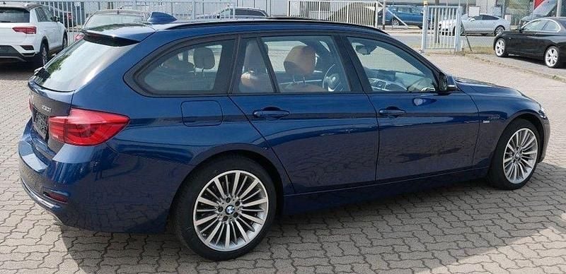 Gebraucht BMW 330 Luxury Line 252 PS (185 kW) 2018 Blau Kombi