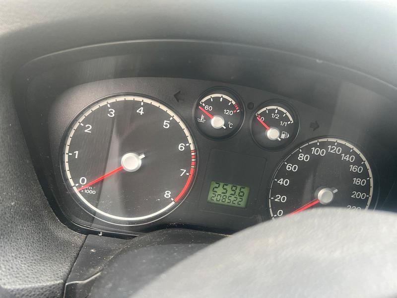 Second-hand Ford Focus 80 CP (58 kW) 2005 Albastru Coupe