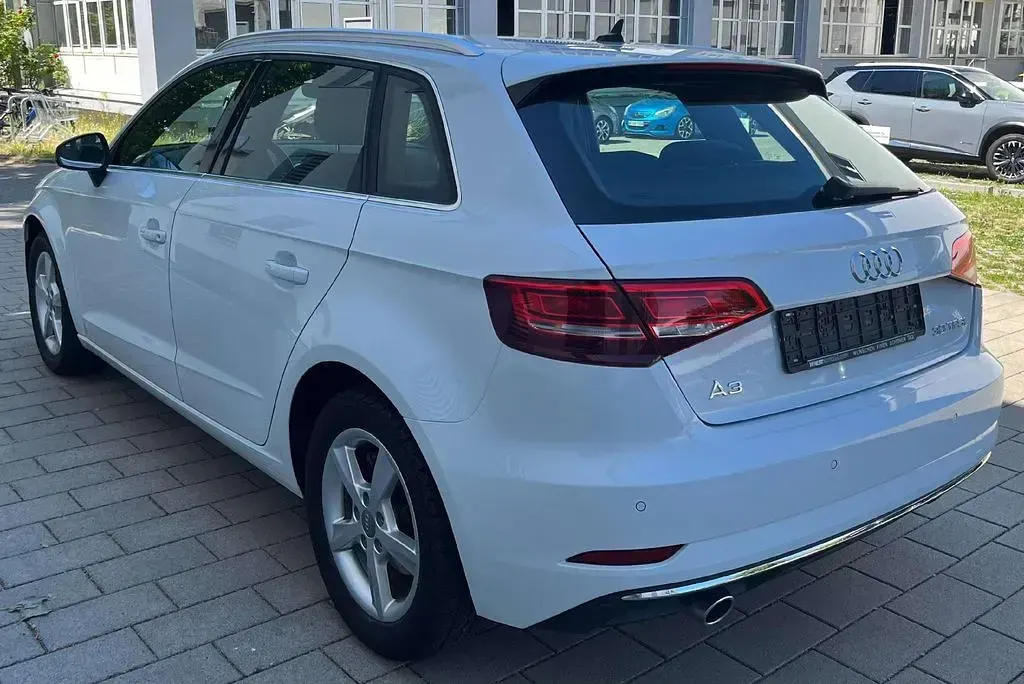 Gebraucht Audi A3 Design 116 PS (85 kW) 2019 Gletscherweiß metallic Limousine