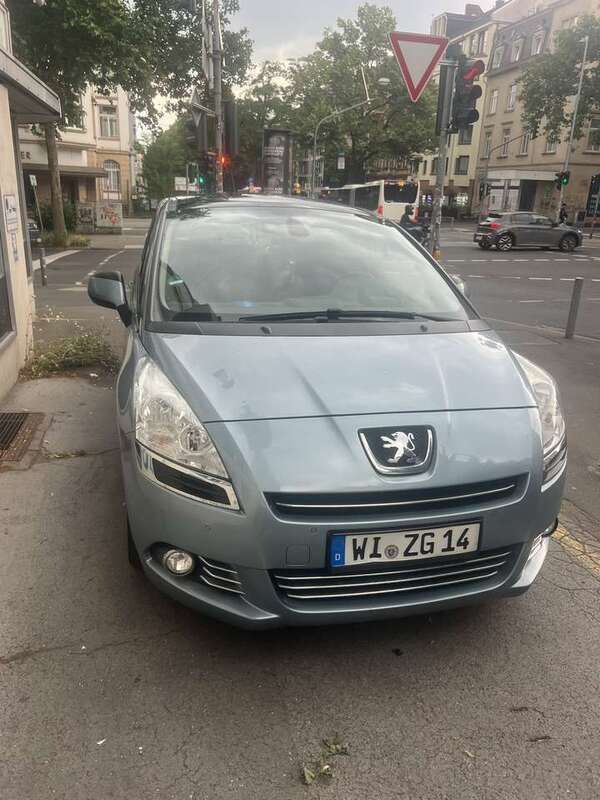 Blau Gebraucht 2013 Peugeot 5008 Van / Kleinbus | 6.000 € (Fairer Preis) - Bild 1/4