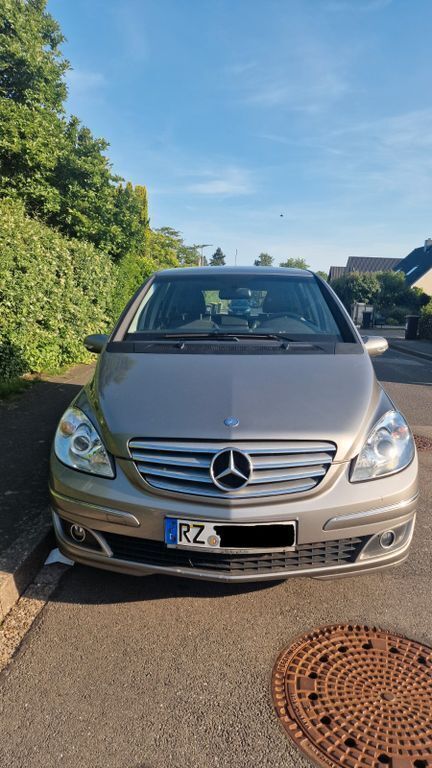 Silber Gebraucht 2007 Mercedes B180 Van / Kleinbus | 2.970 € (Guter Preis) - Bild 1/4