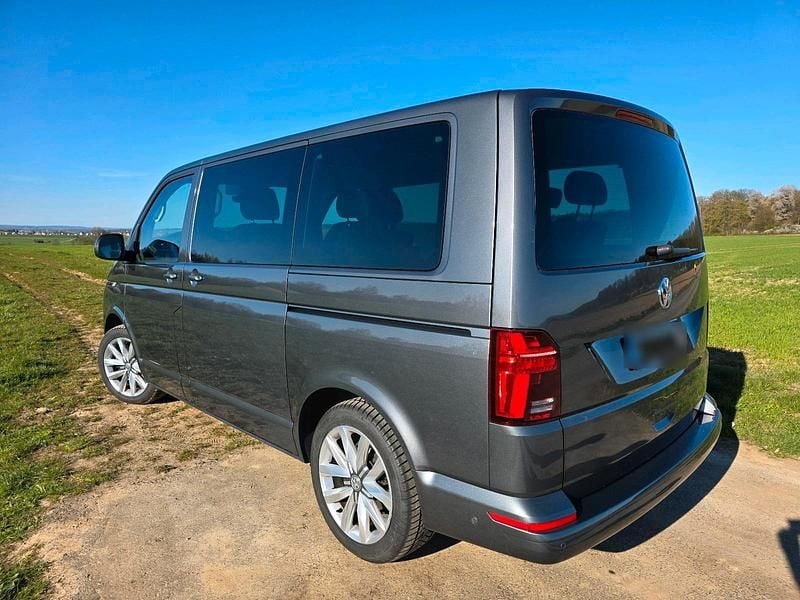 Second-hand VW Multivan 204 CP (150 kW) 2022 Gri Monovolum