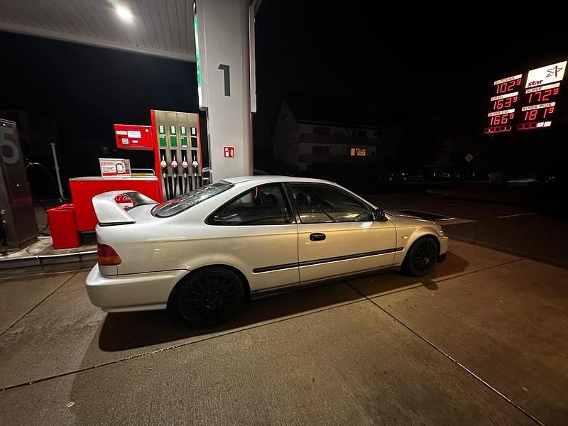 Gebraucht Honda Civic 130 PS (95 kW) 1998 Silber Coupé