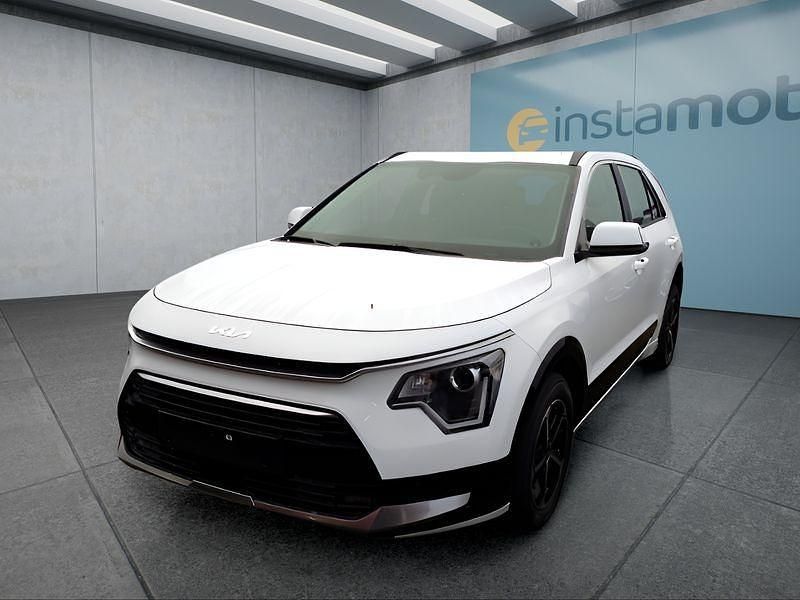 Weiß Gebraucht 2024 Kia Niro SUV | 31.799 € (Fairer Preis) - Bild 1/4
