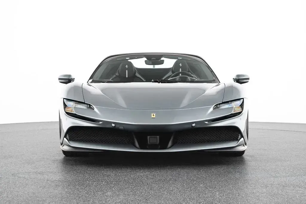 Gebraucht Ferrari SF90 780 PS (573 kW) 2024 Grau Cabrio