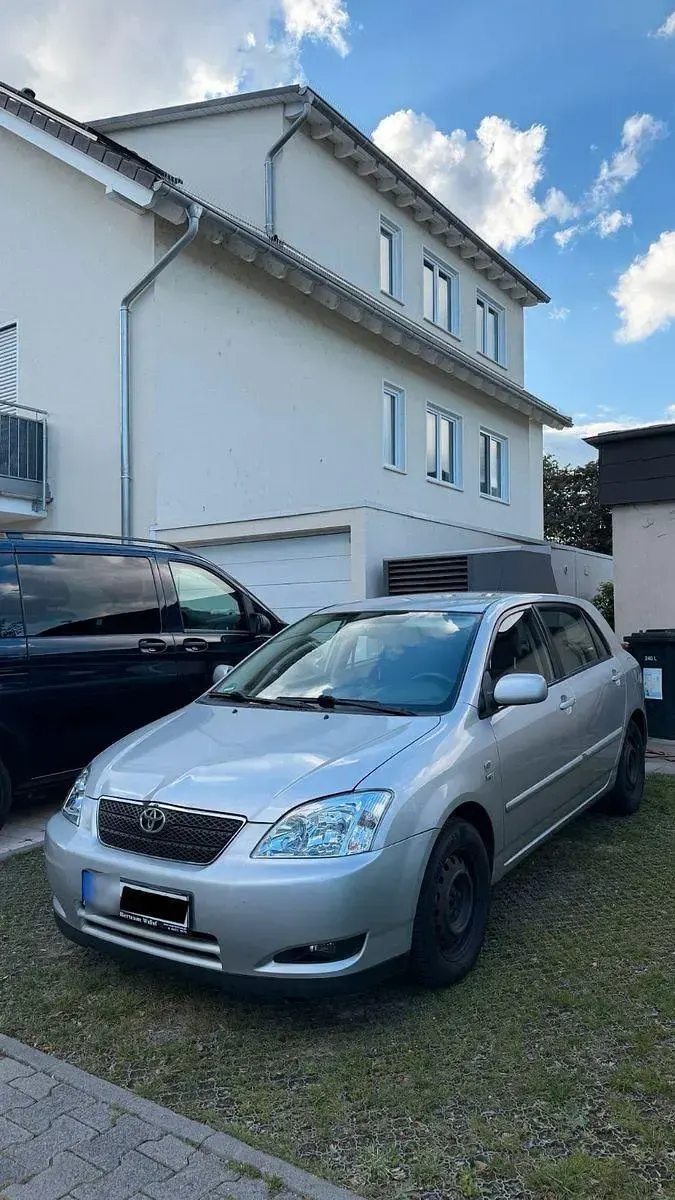 Używany Toyota Corolla 97 KM (71 kW) 2004 Srebrny Hatchback
