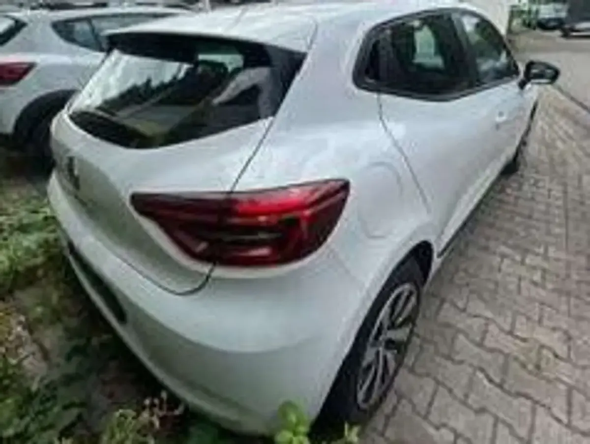 Gebraucht Renault Clio Equilibre 67 PS (49 kW) 2023 Arktisweiß Kleinwagen