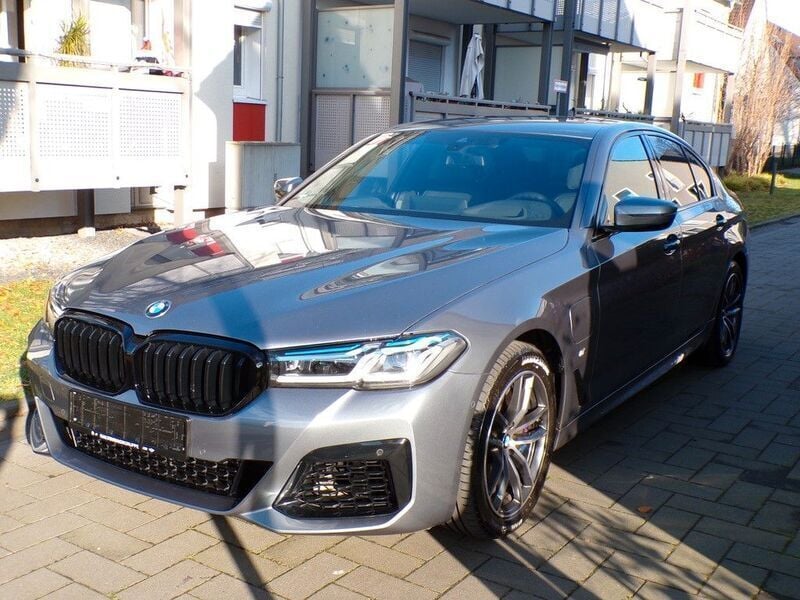 Bluestone metallic Gebraucht 2021 BMW 545e M Sport Limousine | 34.840 € (Fairer Preis) - Bild 1/4