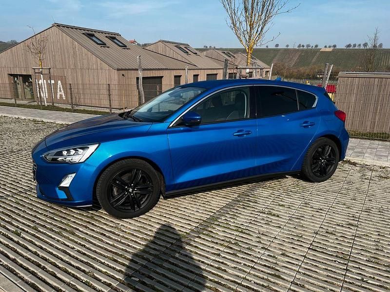 Gebraucht Ford Focus Titanium 125 PS (91 kW) 2019 Blau Limousine