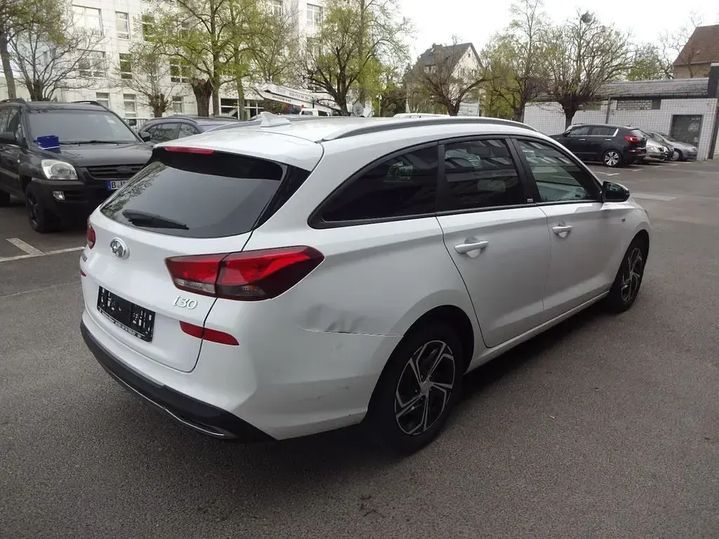 Gebraucht Hyundai i30 Intro Edition 120 PS (88 kW) 2020 Weiß Kombi