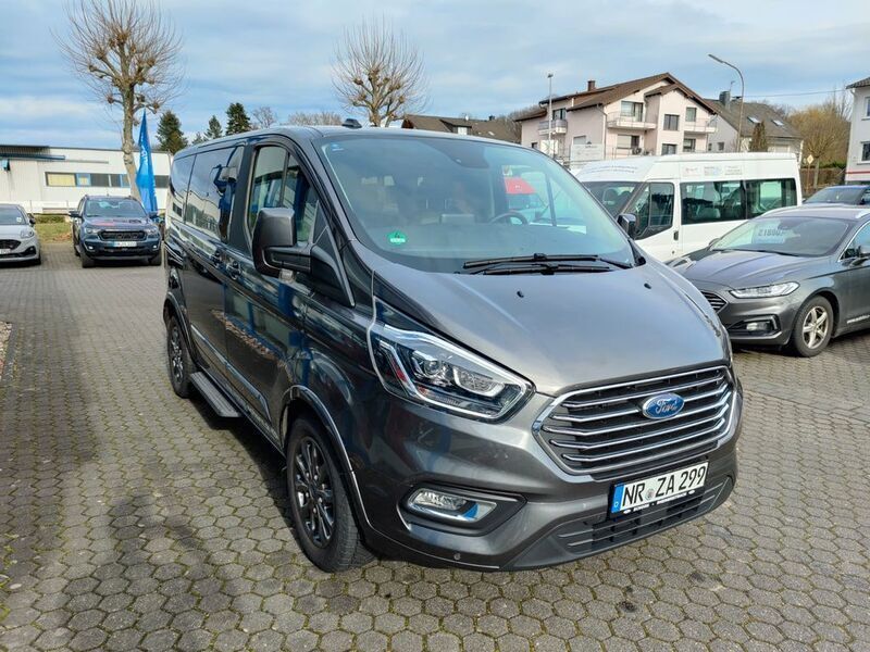 Grau Gebraucht 2022 Ford Tourneo Custom Titanium Van | 42.490 € (Fairer Preis) - Bild 1/4