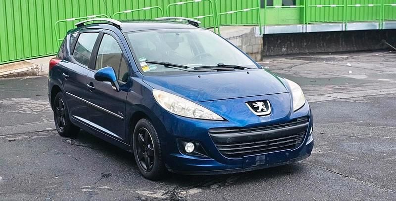 Blau Gebraucht 2010 Peugeot 207 Kombi | 400 € (Superpreis) - Bild 1/4