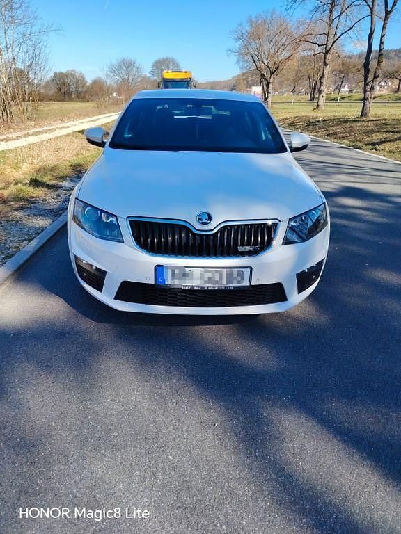 Gebraucht Skoda Octavia RS 184 PS (135 kW) 2015 Weiß Kleinwagen