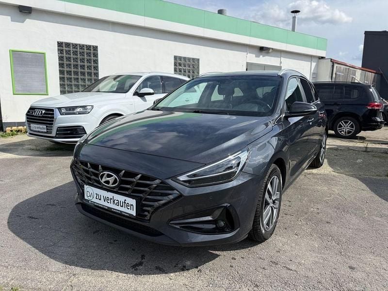 Grau Gebraucht 2021 Hyundai i30 Intro Edition Kombi | 13.290 € (Guter Preis) - Bild 1/4
