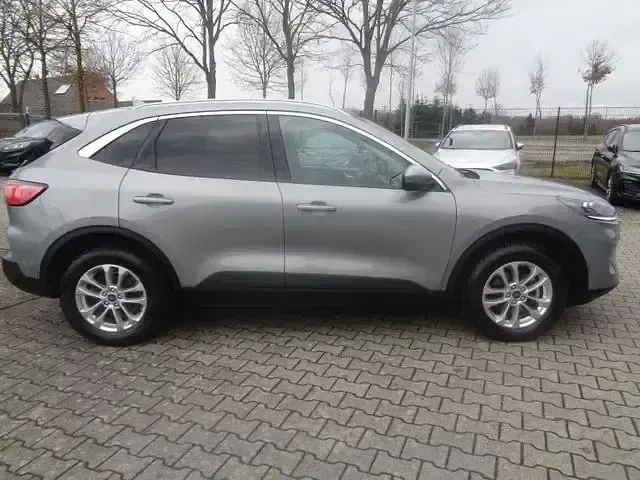 Gebraucht Ford Kuga Titanium 224 PS (164 kW) 2023 Silber SUV