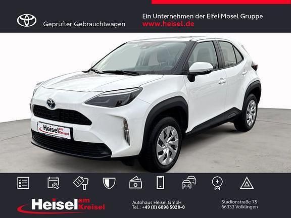 Schneeweiß Gebraucht 2021 Toyota Yaris Hybrid Business Edition | 21.990 € (Fairer Preis) - Bild 1/4