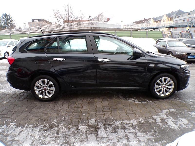 Gebraucht Fiat Tipo 95 PS (69 kW) 2017 Schwarz Kombi