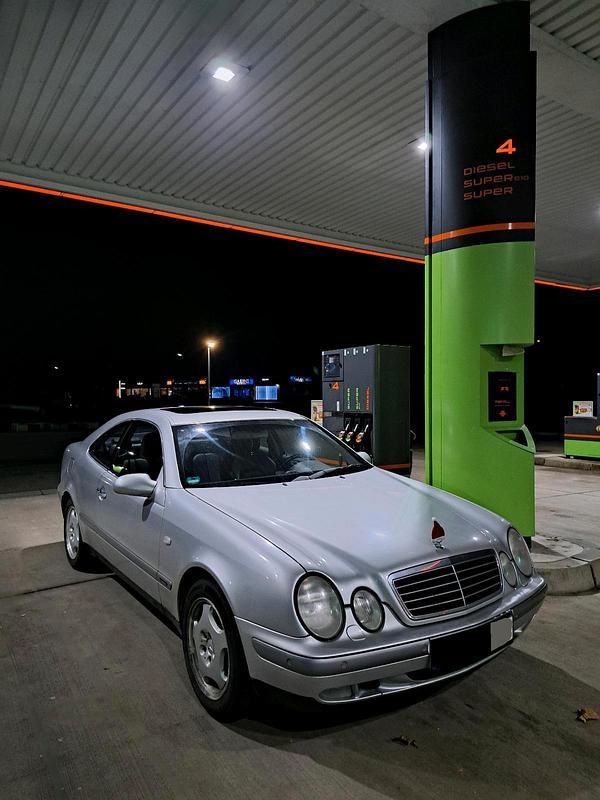 Gebraucht Mercedes CLK320 218 PS (160 kW) 1999 Silber Coupé