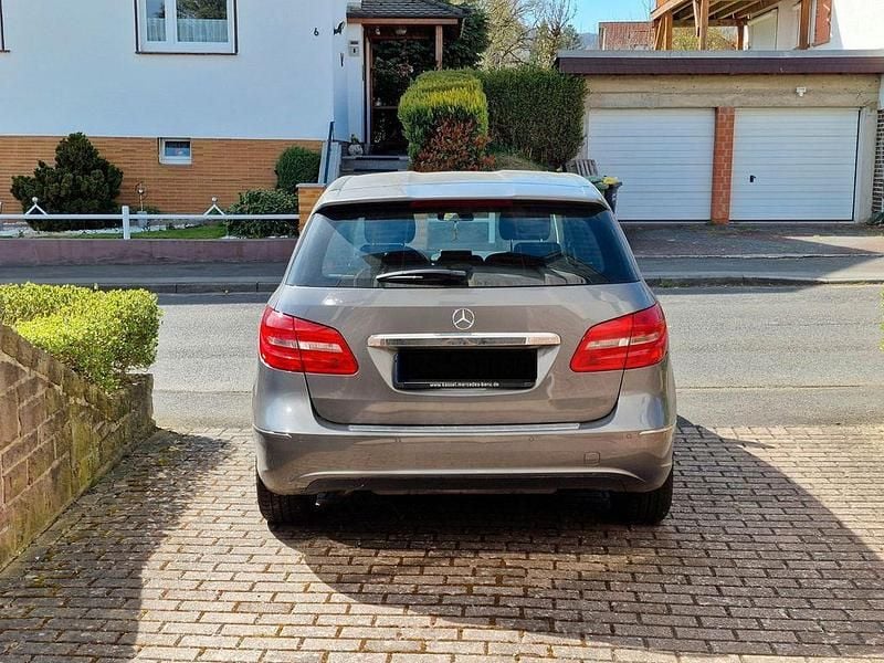 Gebraucht Mercedes B180 122 PS (89 kW) 2013 Van / Kleinbus